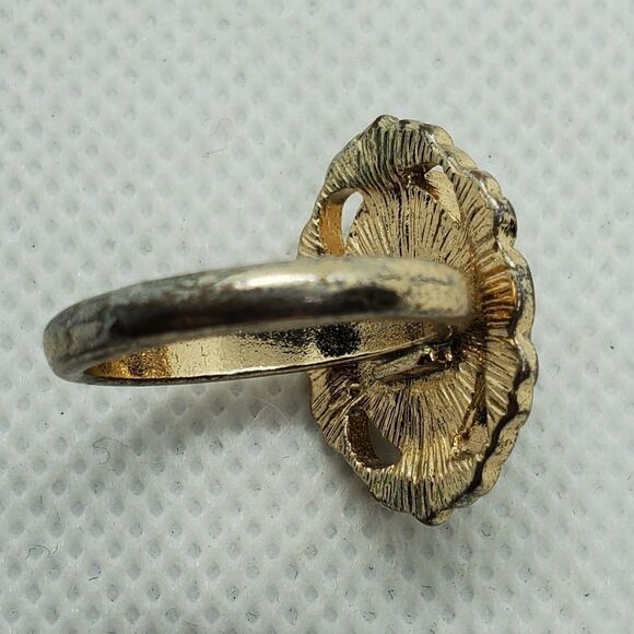 White & Gold Tone Ring (6.5) - Picture 6 of 7